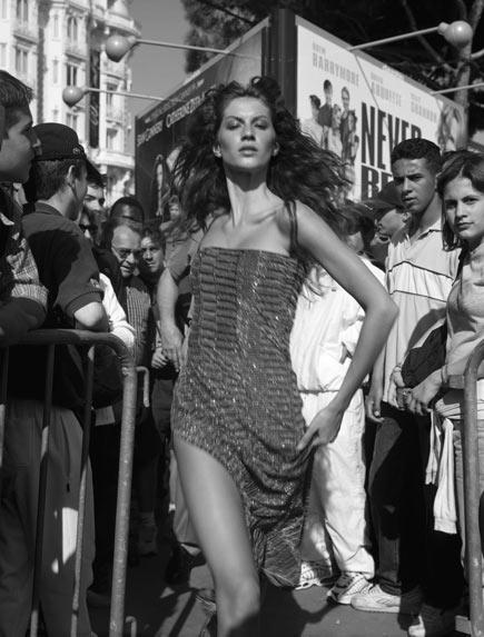 Çıplak fotoğrafları satıldı