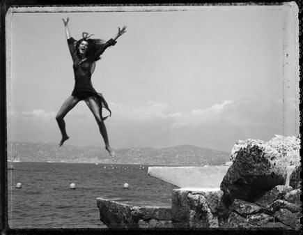 Çıplak fotoğrafları satıldı