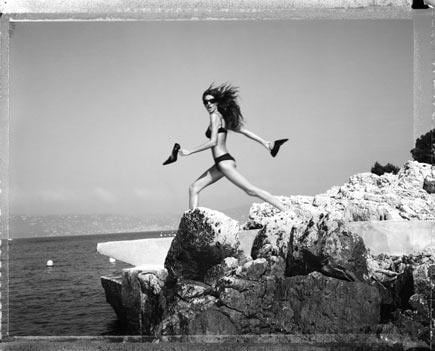 Çıplak fotoğrafları satıldı