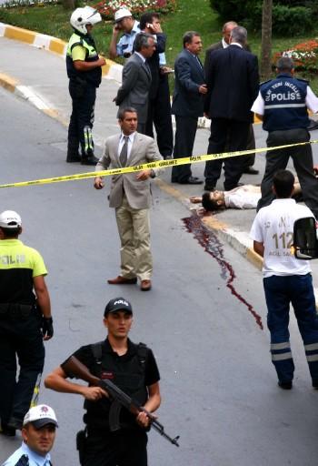 İstanbul'da polise silahlı saldırı  - Resim 18