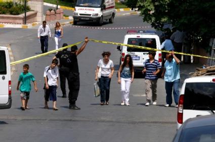 İstanbul'da polise silahlı saldırı  - Resim 13