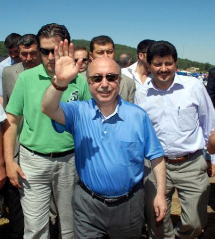 Bakandan Eşine 'Very Special' Jest - Resim 7