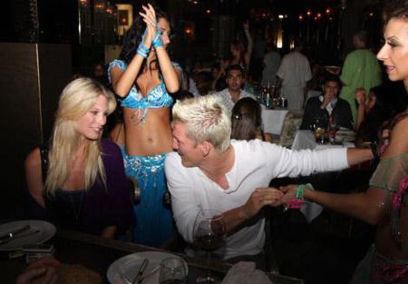 Ünlü futbolcunun dansöz keyfi