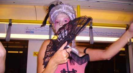 Metroda GOTİK defile - Resim 8