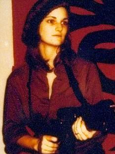 Annesi Gerilla, Kızı Manken - Resim 1