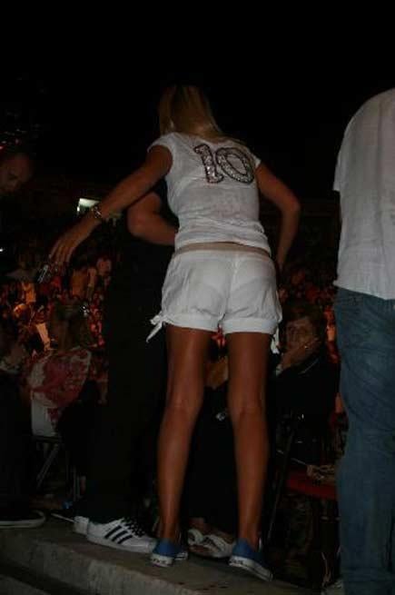 Demet Akalın'dan iç çamaşırı frikiği