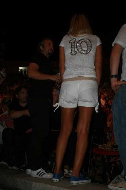 Demet Akalın'dan iç çamaşırı frikiği