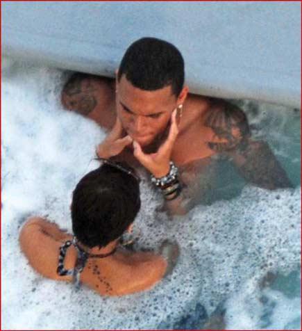 Rihanna sevgilisiyle jakuzide - Resim 5