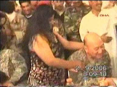 Saddam'ın sarayında alem - Resim 23