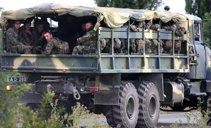 Gürcistan Osetya'yı bombalıyor  - Resim 15