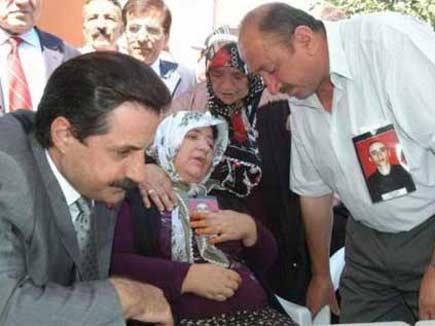 Taziye ziyaretinde Bakan Çelik'e tepki - Resim 7