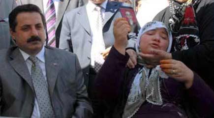 Taziye ziyaretinde Bakan Çelik'e tepki - Resim 9