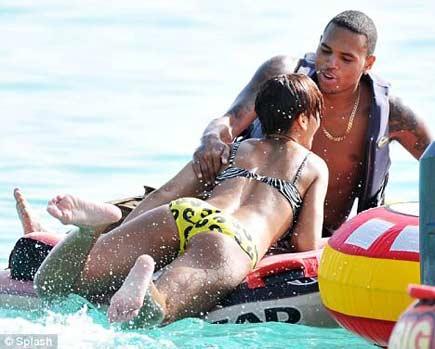 Rihanna'nın ateşli tatili - Resim 5