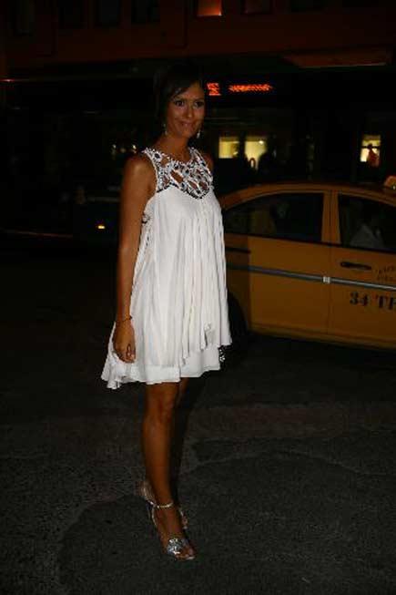 Ceyda Düvenci de evlendi - Resim 7