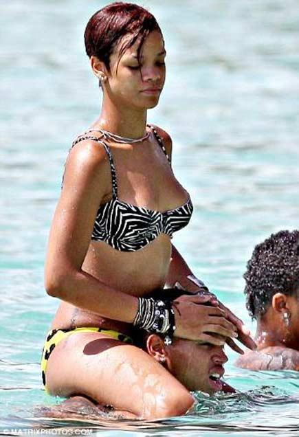 Rihanna'nın ateşli tatili - Resim 3