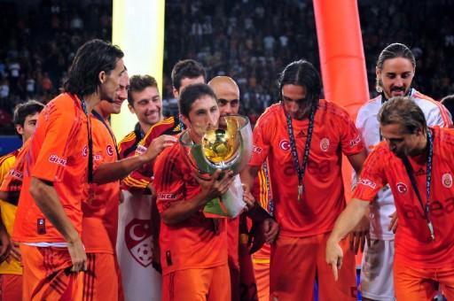Galatasaray Süper Kupa'yı kaldırdı - Resim 2