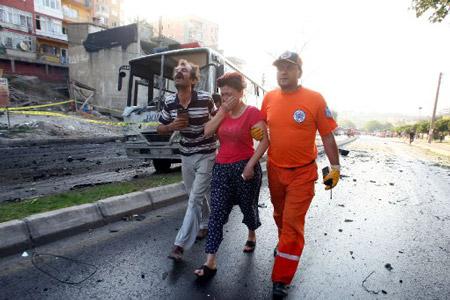 İzmir'de bombalı saldırı - Resim 1