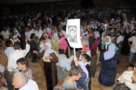 Asker PKK'lı kardeşinin cenazesinde - Resim 8