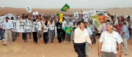 Asker PKK'lı kardeşinin cenazesinde - Resim 12