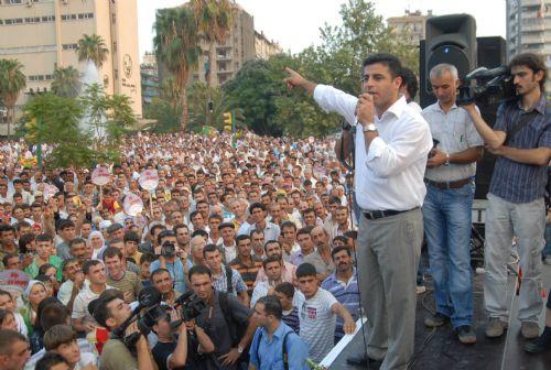 Barış mitingi PKK gösterisine döndü - Resim 6