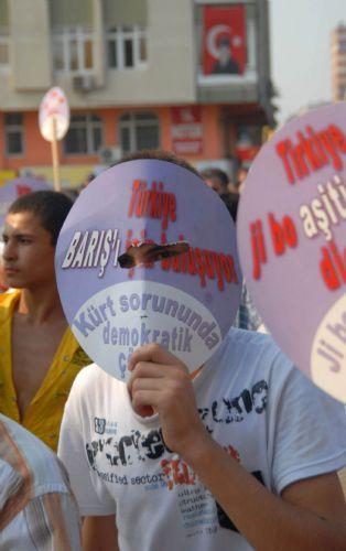 Barış mitingi PKK gösterisine döndü - Resim 10
