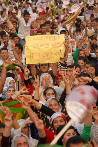 Barış mitingi PKK gösterisine döndü - Resim 5