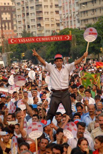 Barış mitingi PKK gösterisine döndü - Resim 1