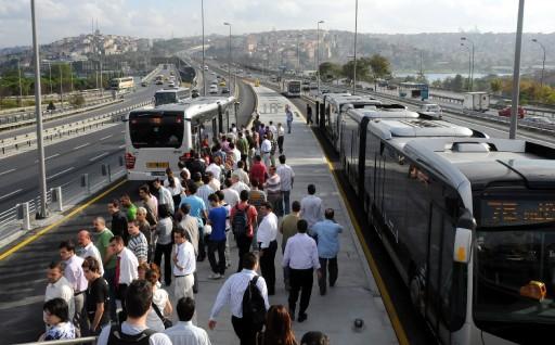 Metrobüs İstanbul'a nefes aldırdı - Resim 2