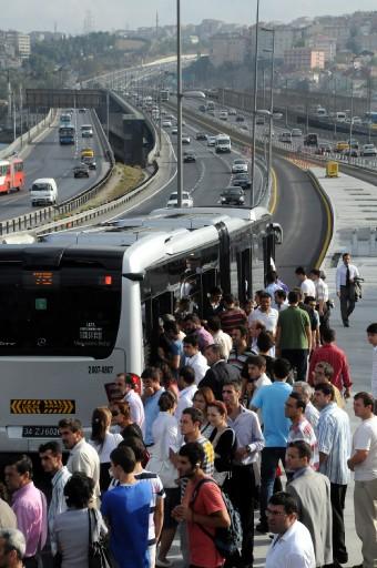 Metrobüs İstanbul'a nefes aldırdı - Resim 3