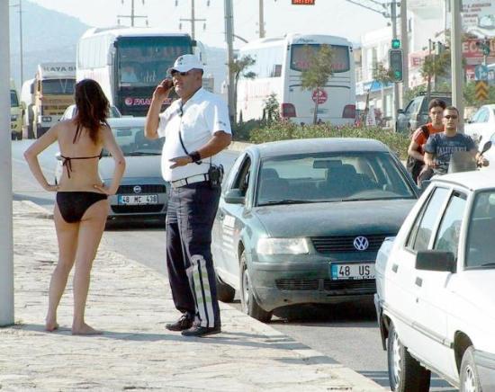 Yarı çıplak intihara kalkıştı - Resim 6