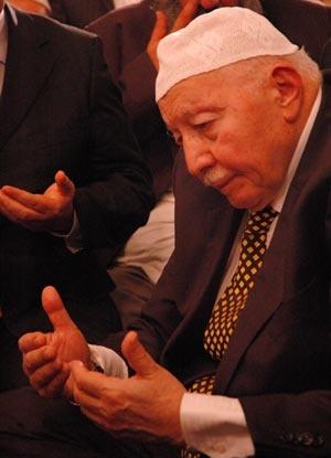 ÖPEYİM HOCAM kuyruğu