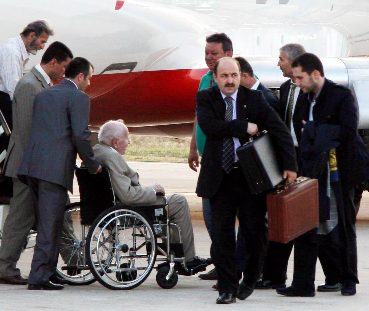 ÖPEYİM HOCAM kuyruğu