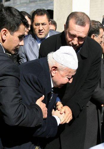 ÖPEYİM HOCAM kuyruğu