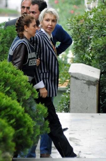 Nurseli İdiz ve Sisi Adliye'de.. - Resim 1