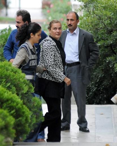 Nurseli İdiz ve Sisi Adliye'de.. - Resim 2