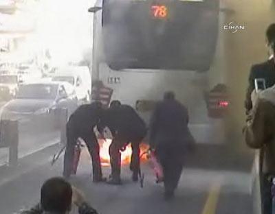 Metrobüste KORKUTAN YANGIN - Resim 5