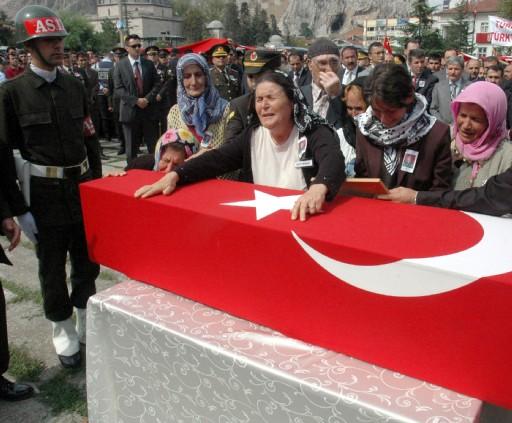 Şehit onbaşıyı 3 bin kişi uğurladı - Resim 3