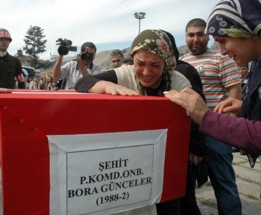 Şehit onbaşıyı 3 bin kişi uğurladı - Resim 8