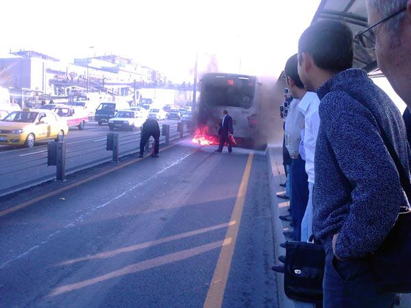 Metrobüste KORKUTAN YANGIN - Resim 6