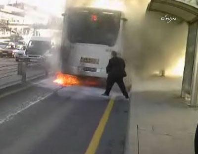 Metrobüste KORKUTAN YANGIN - Resim 8