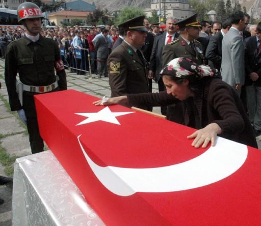 Şehit onbaşıyı 3 bin kişi uğurladı - Resim 4