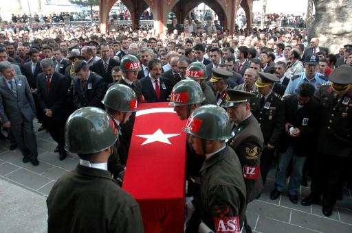 Şehit onbaşıyı 3 bin kişi uğurladı - Resim 6