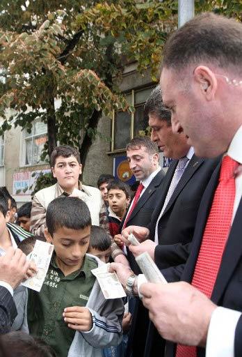 Liderler halkla iç içe