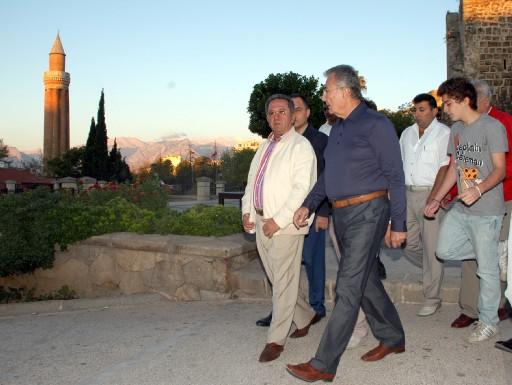 Liderler halkla iç içe