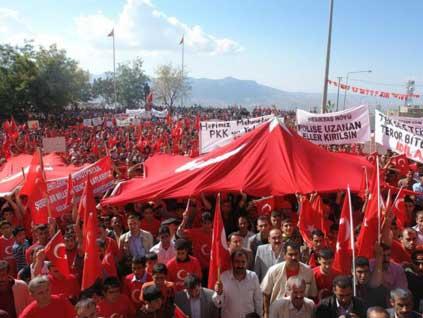 PKK'ya karşı Kürtçe pankart - Resim 8