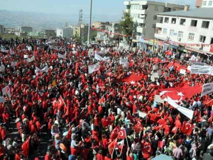 PKK'ya karşı Kürtçe pankart - Resim 12