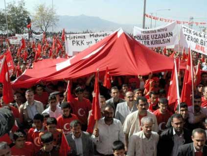 PKK'ya karşı Kürtçe pankart - Resim 6