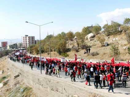 PKK'ya karşı Kürtçe pankart - Resim 5