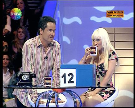 BACAK ARASINI KAPATIP DURDU - Resim 1