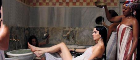 Cariye Tuğçe hamamda